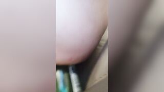 Anteprima del video: Bottiglia nel culo e capezzolo con molletta