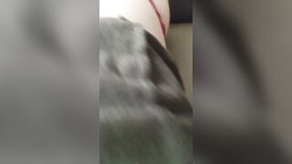 Bottiglia nel culo e capezzolo con molletta