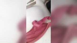 Bottiglia nel culo e capezzolo con molletta