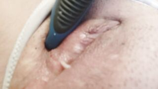 Anteprima del video: Dalla fica masturbata ed eccitata esce anche il muco