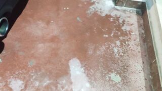 Ho finito di pisciare nel garage