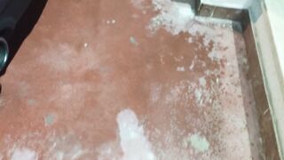 Ho finito di pisciare nel garage