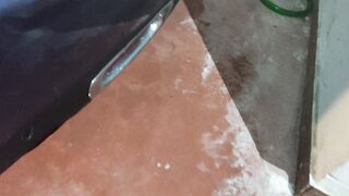 Ho finito di pisciare nel garage