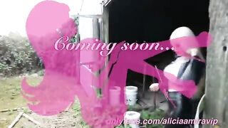 Bionda tatuata con la faccia ricoperta di sborra