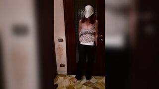 Mia moglie costretta ad esporsi e umiliarsi davanti a tutti gli utenti della Rete