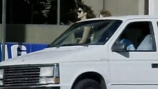 Giovane troietta cattura il puttaniere