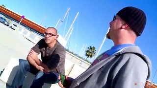 Giovane troietta catturata e inculata da 2 puttanieri