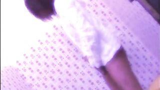 Marina, giovane troietta, riceve i clienti