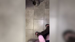 Prima di segarsi si caga e piscia addosso