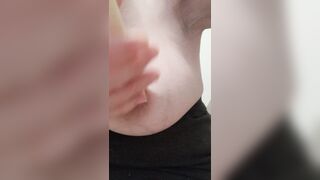 DUE MOLLETTE SUL CAPEZZOLO