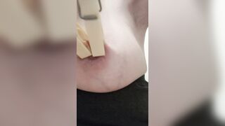 DUE MOLLETTE SUL CAPEZZOLO