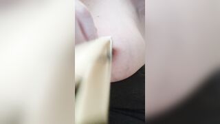 DUE MOLLETTE SUL CAPEZZOLO