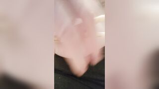 TORTURO IL CAPEZZOLO CON DUE MOLLETTE