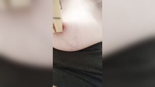 TORTURO IL CAPEZZOLO CON DUE MOLLETTE