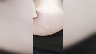 TORTURO IL CAPEZZOLO CON DUE MOLLETTE