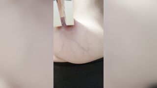 TORTURO IL CAPEZZOLO CON DUE MOLLETTE