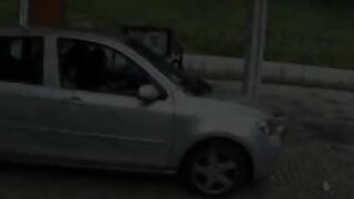 Coppia di porcelli al benzinaio !