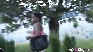 Alla ricerca di una troietta nera  in strada