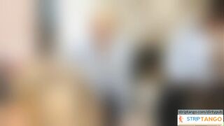 Tre ragazze provocanti del dirtypub Cafe fanno cose piccanti