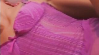 La bella rossa tatuata gode come una troietta