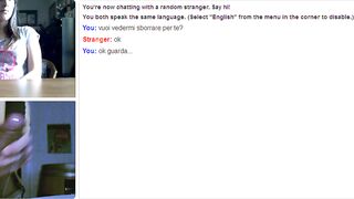 Studentessa italiana fa pausa dito