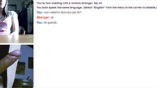 Studentessa italiana fa pausa dito