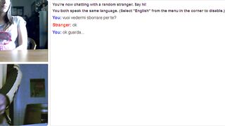 Studentessa italiana fa pausa dito