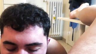 Schiavo italiano frocio venera il padrone