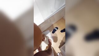 Sveltina in bagno con la mia ragazza