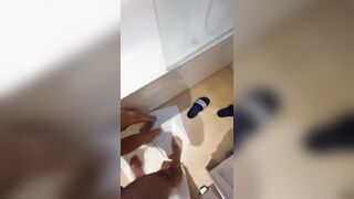 Sveltina in bagno con la mia ragazza