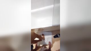 Sveltina in bagno con la mia ragazza