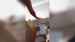 Anteprima del video: Sveltina in bagno con la mia ragazza