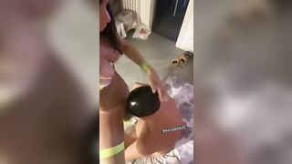 Marcella trans spompinata dal suo schiavo gay