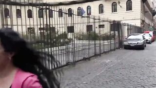 S0f14 S13n4 fa un pompino a ragazzo nero in centro città