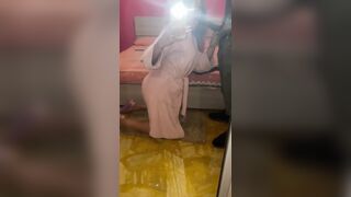 Si riprende col cellulare spompinando un bel cazzo nero