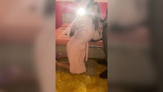 Anteprima del video: Si riprende col cellulare spompinando un bel cazzo nero