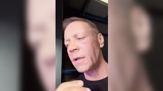 Un'altra giornata di merda anche a me oggi tocca farmi le seghe