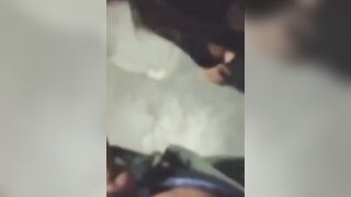 Pompino studentessa con occhiali sborrata in bocca