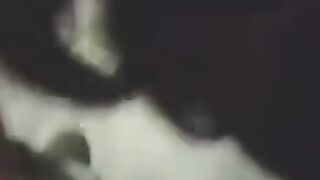 Pompino studentessa con occhiali sborrata in bocca