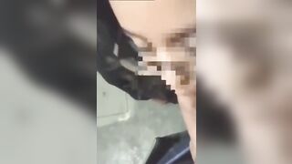 Pompino studentessa con occhiali sborrata in bocca