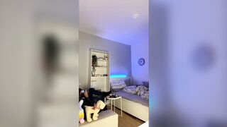 Quasi beccata dalla mamma durante la live coi fans