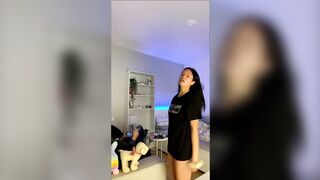 Quasi beccata dalla mamma durante la live coi fans