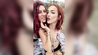Ragazze italiane fanno le troie al parco