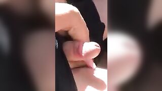 Sega in macchina il cazzettino del suo schiavo