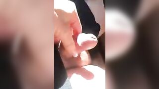 Sega in macchina il cazzettino del suo schiavo