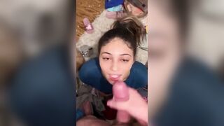 Ragazza porcellina sborrata in bocca