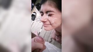 Tanto sperma succoso per la faccia da zoccola