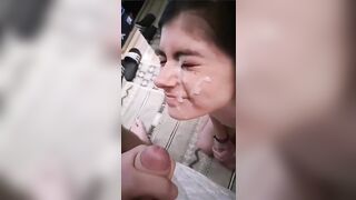 Anteprima del video: Tanto sperma succoso per la faccia da zoccola