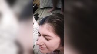 Tanto sperma succoso per la faccia da zoccola