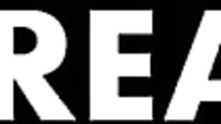 Una tenera biondina con 4 puttanieri arrapati